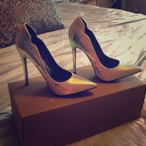 Silver and pink hologram pump